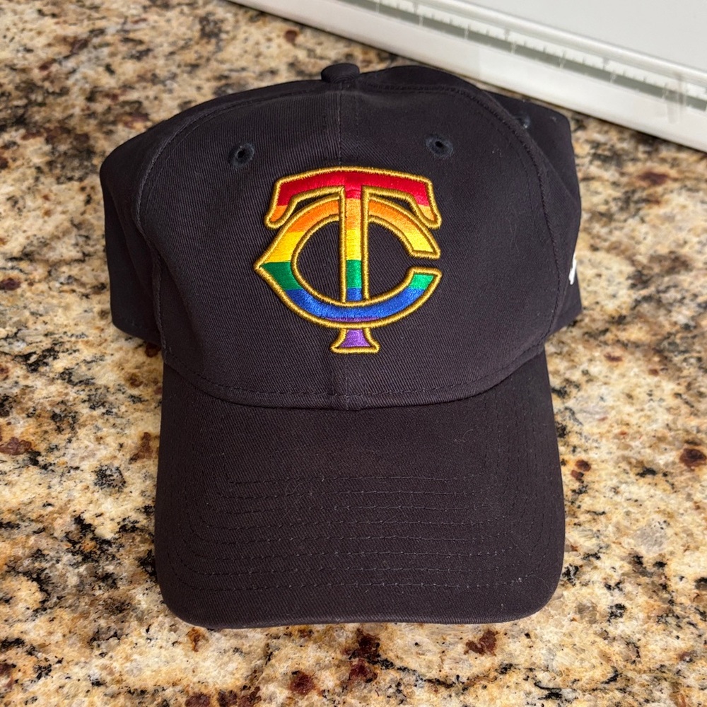 MLB Minnesota Twins New Era Rainbow Pride Baseball Hat One Size Adjustable